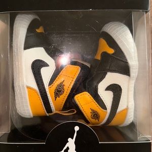 SOLD‼️ Baby Jordan 1 “Taxi” crib